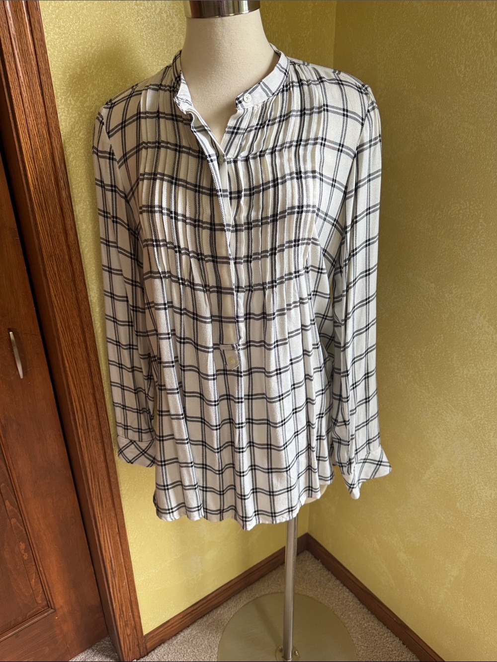 GAP Black and White Plaid Button-Down Shirt